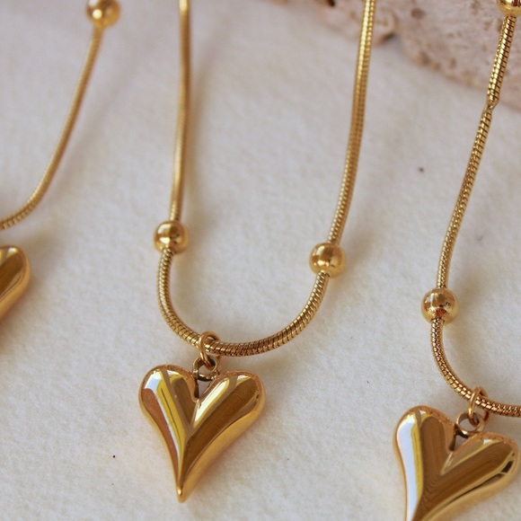 Waterproof gold plated heart pendant necklace - Picture 4 of 5